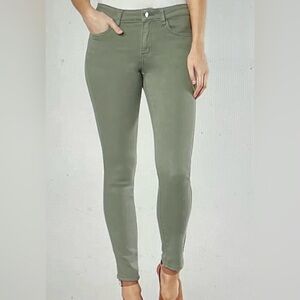 Buckle BKE Mid-Rise Zip Fly Ankle Skinny Stretch Olive Color Pants. Size 30/28